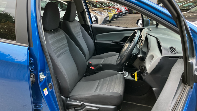 Toyota Yaris 1.33 VVT-i Icon 5dr CVT Petrol Hatchback